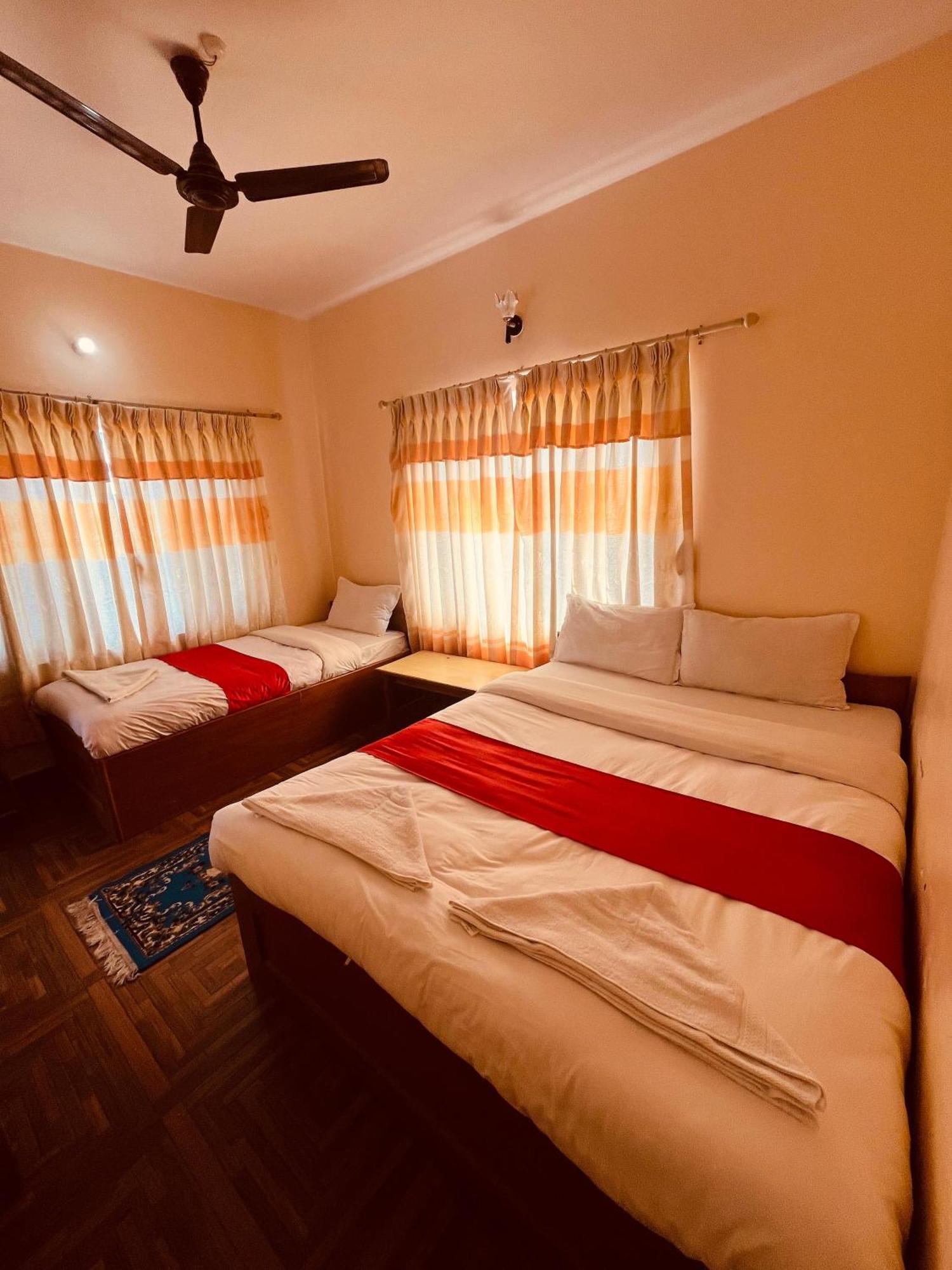 Hotel Global Inn Pokhara Bagian luar foto