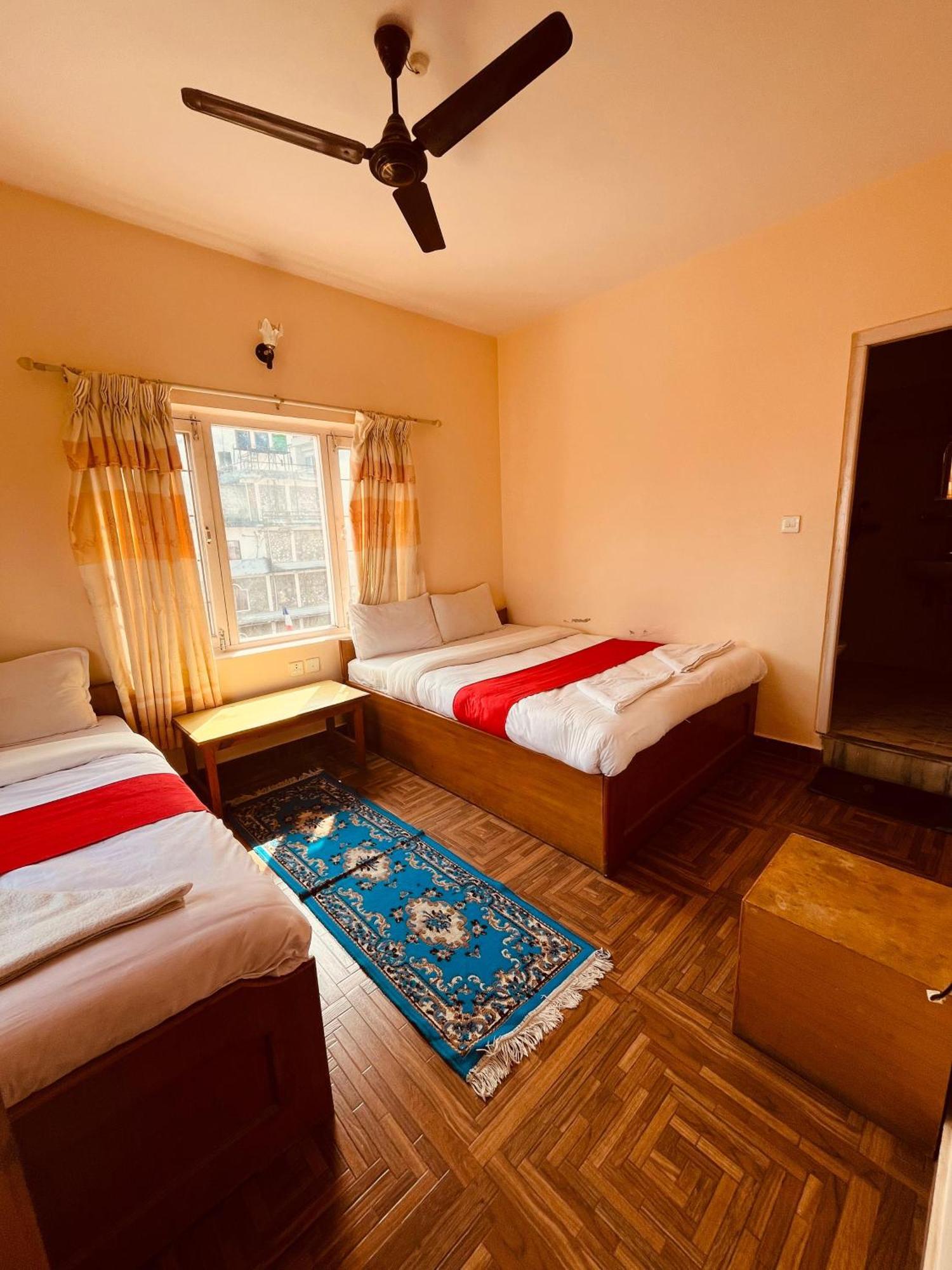 Hotel Global Inn Pokhara Bagian luar foto