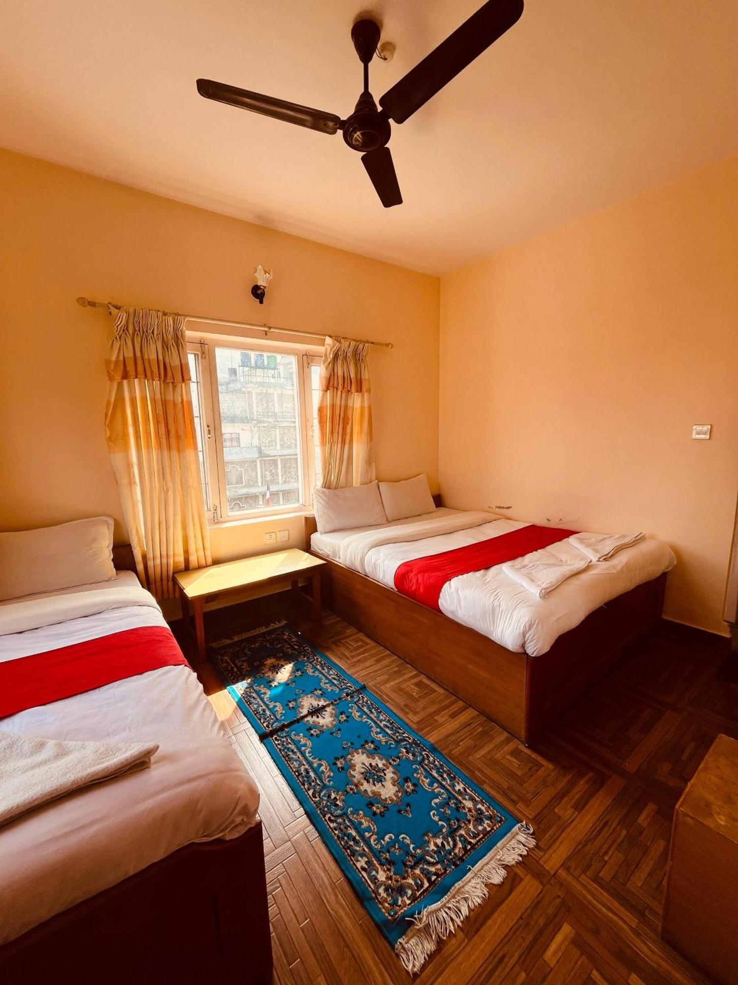 Hotel Global Inn Pokhara Bagian luar foto