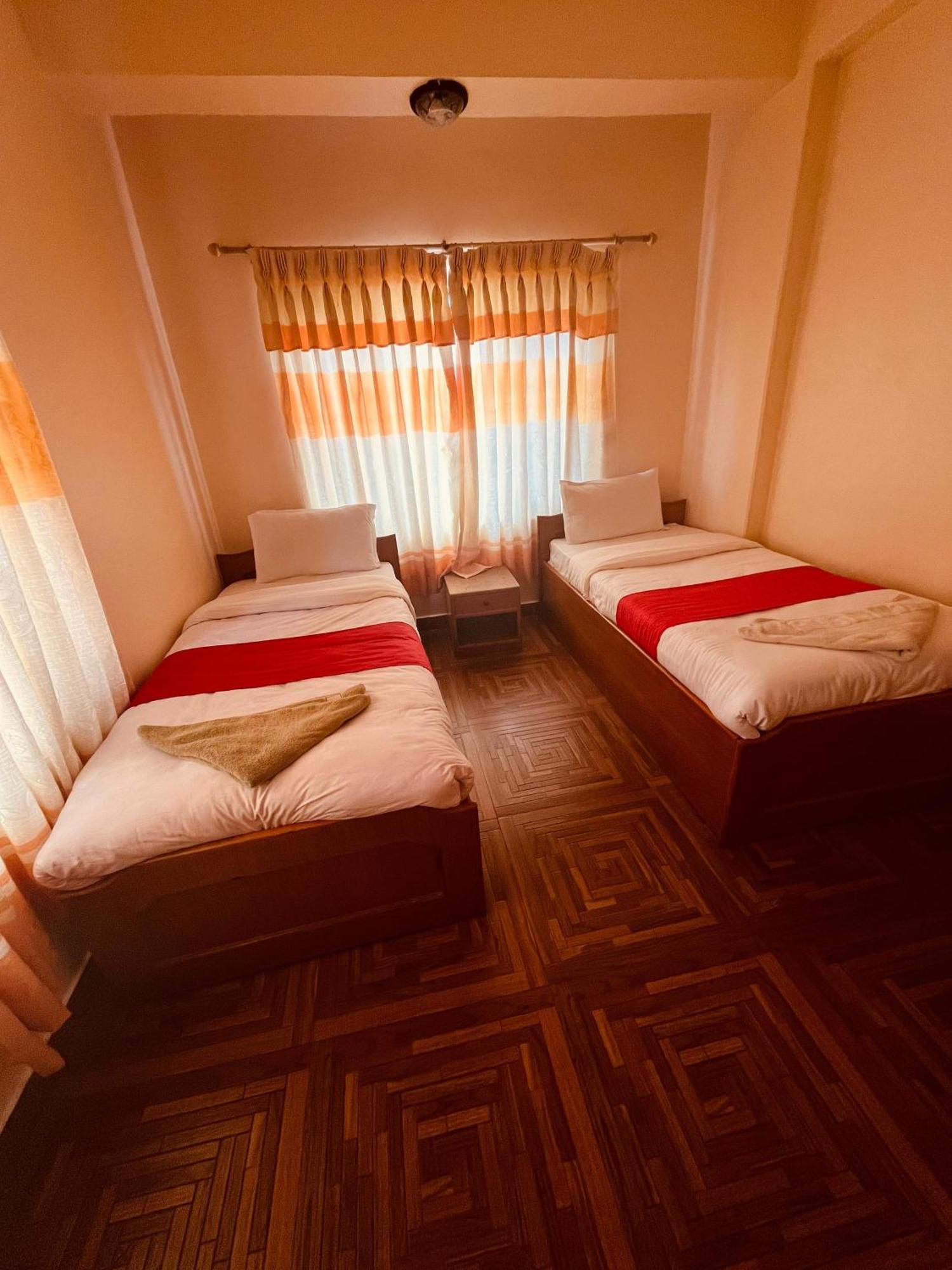 Hotel Global Inn Pokhara Bagian luar foto