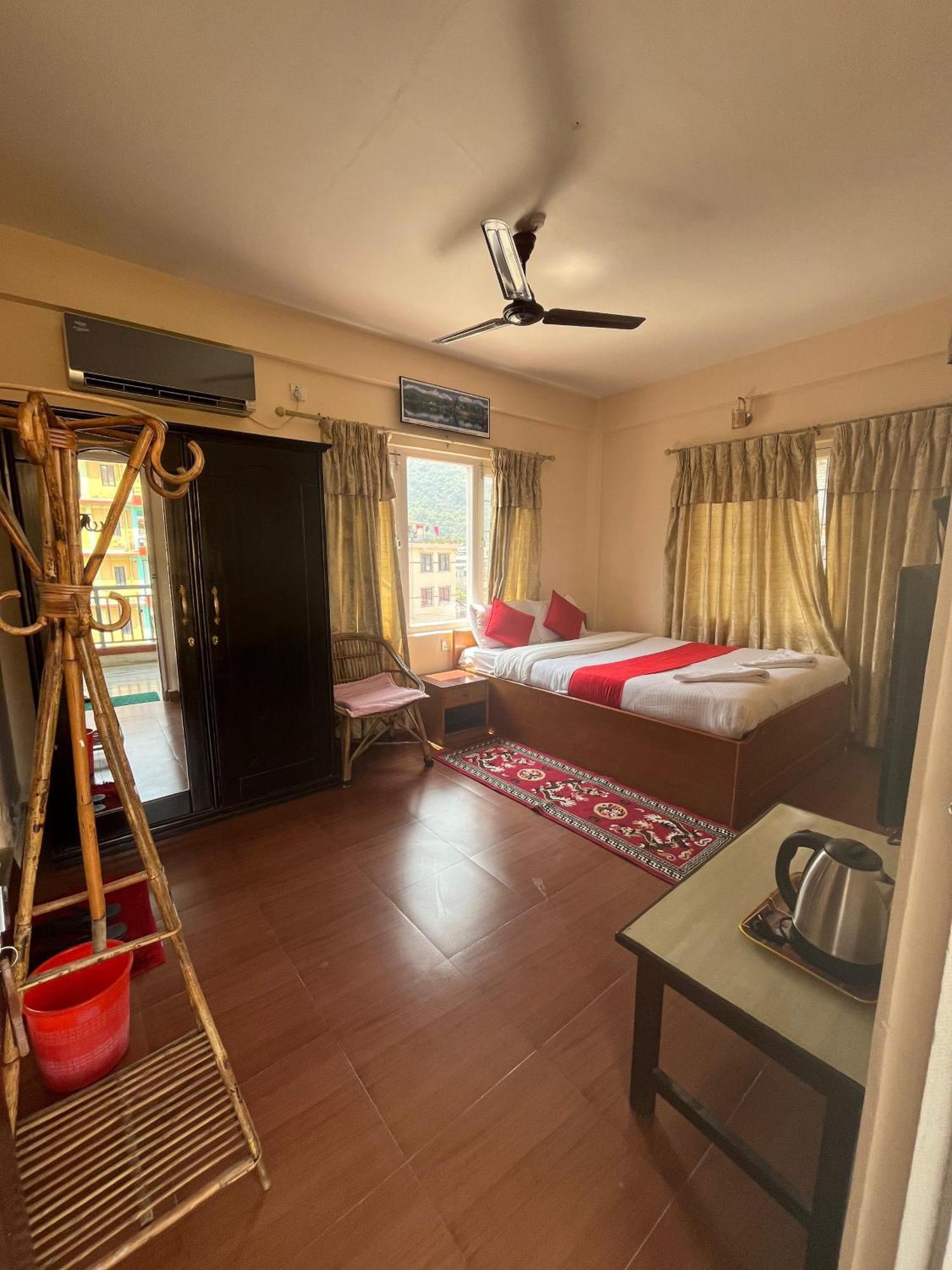 Hotel Global Inn Pokhara Bagian luar foto