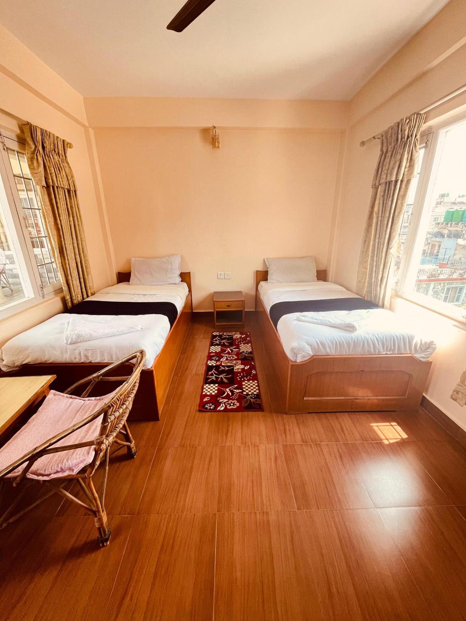 Hotel Global Inn Pokhara Bagian luar foto