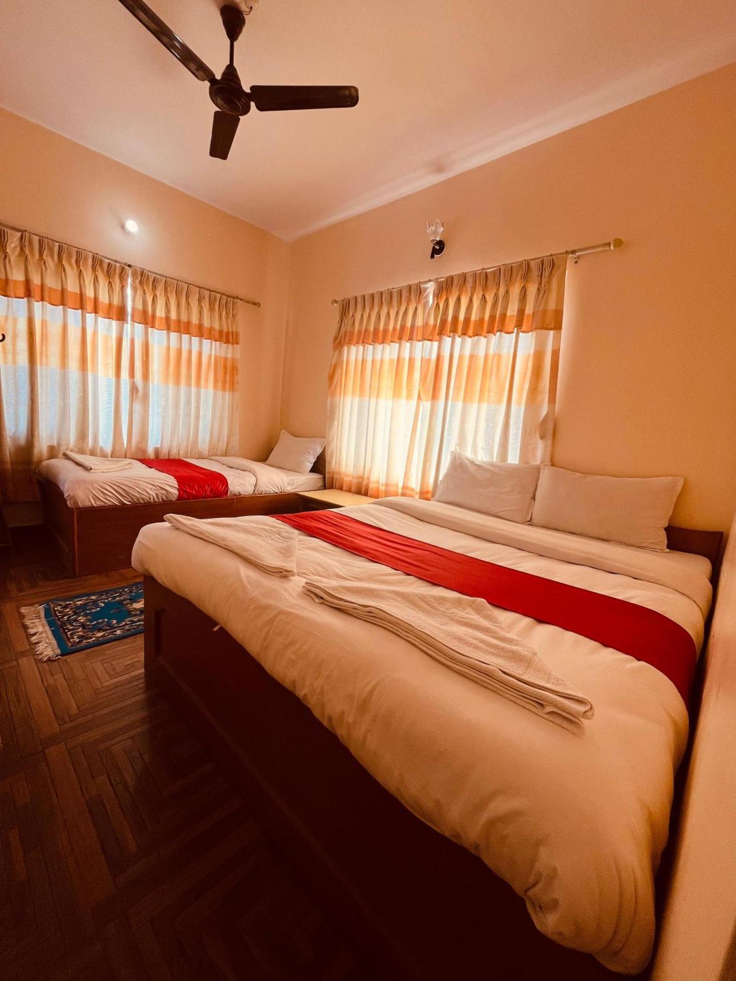 Hotel Global Inn Pokhara Bagian luar foto