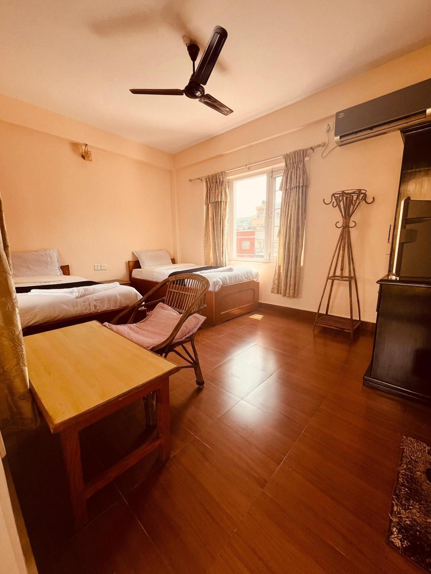 Hotel Global Inn Pokhara Bagian luar foto