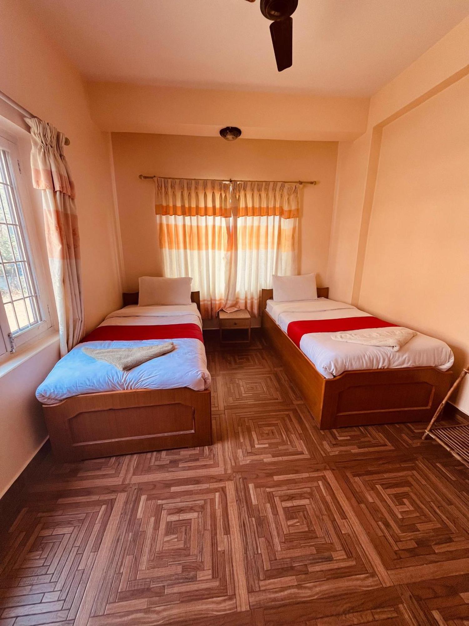 Hotel Global Inn Pokhara Bagian luar foto