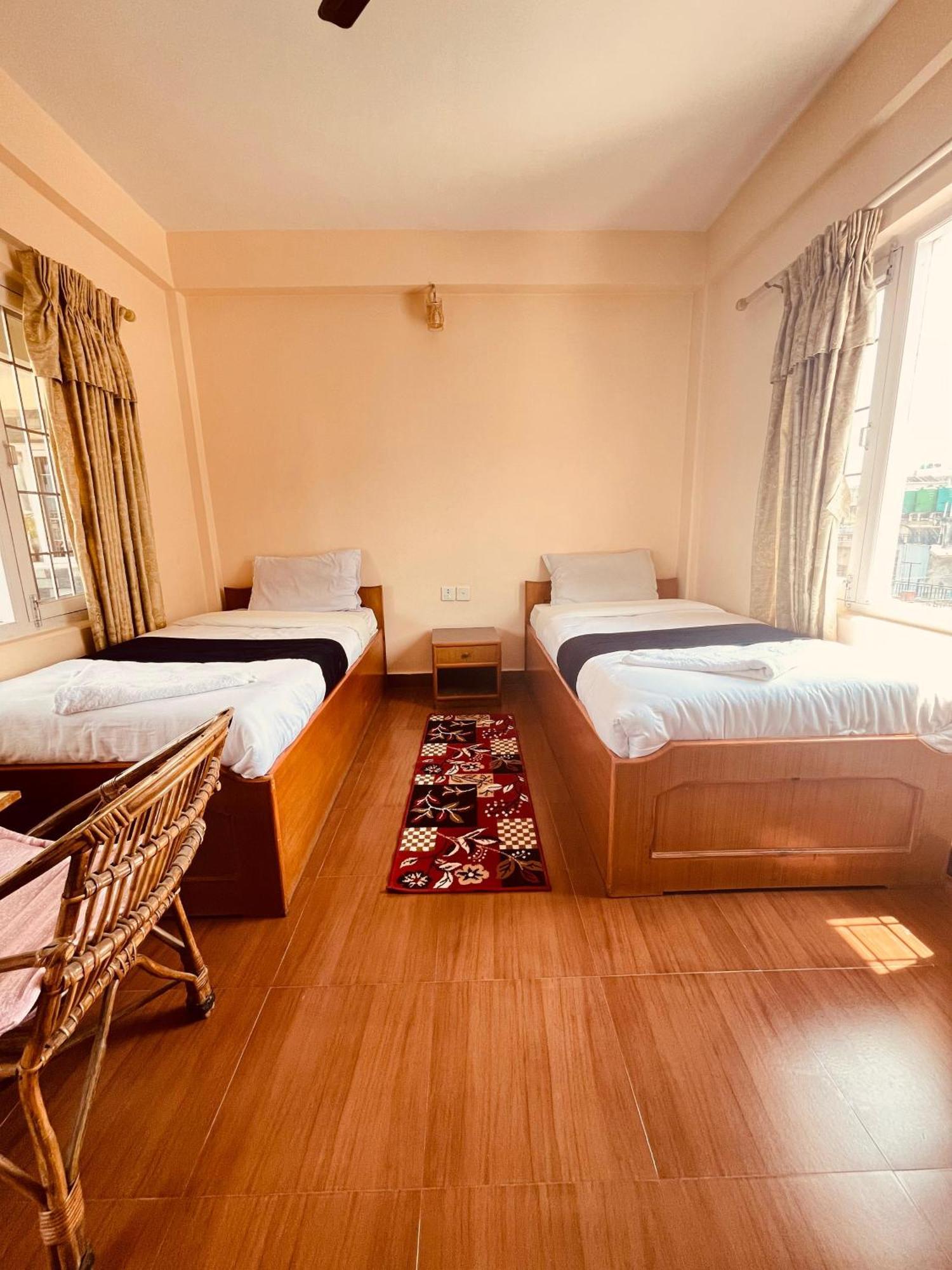 Hotel Global Inn Pokhara Bagian luar foto