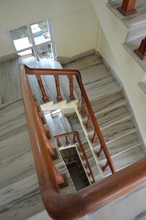 Hotel Global Inn Pokhara Bagian luar foto