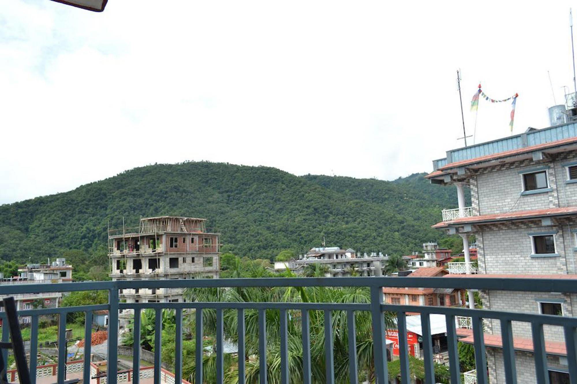 Hotel Global Inn Pokhara Bagian luar foto