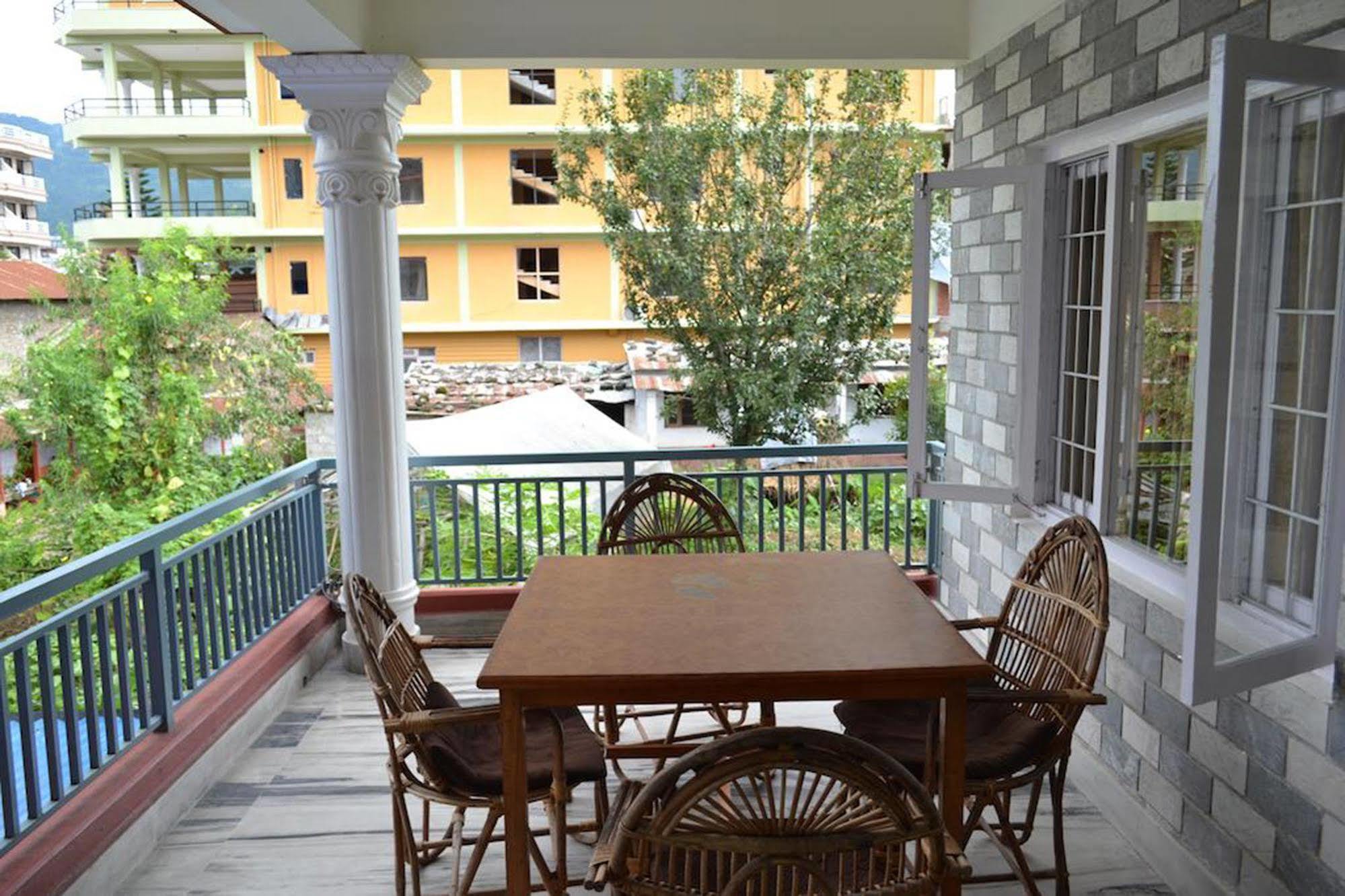 Hotel Global Inn Pokhara Bagian luar foto